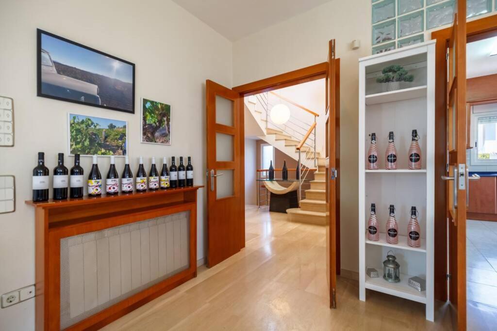 Villa Wine Experience Cambrils - Wine, Art & Games Bagian luar foto