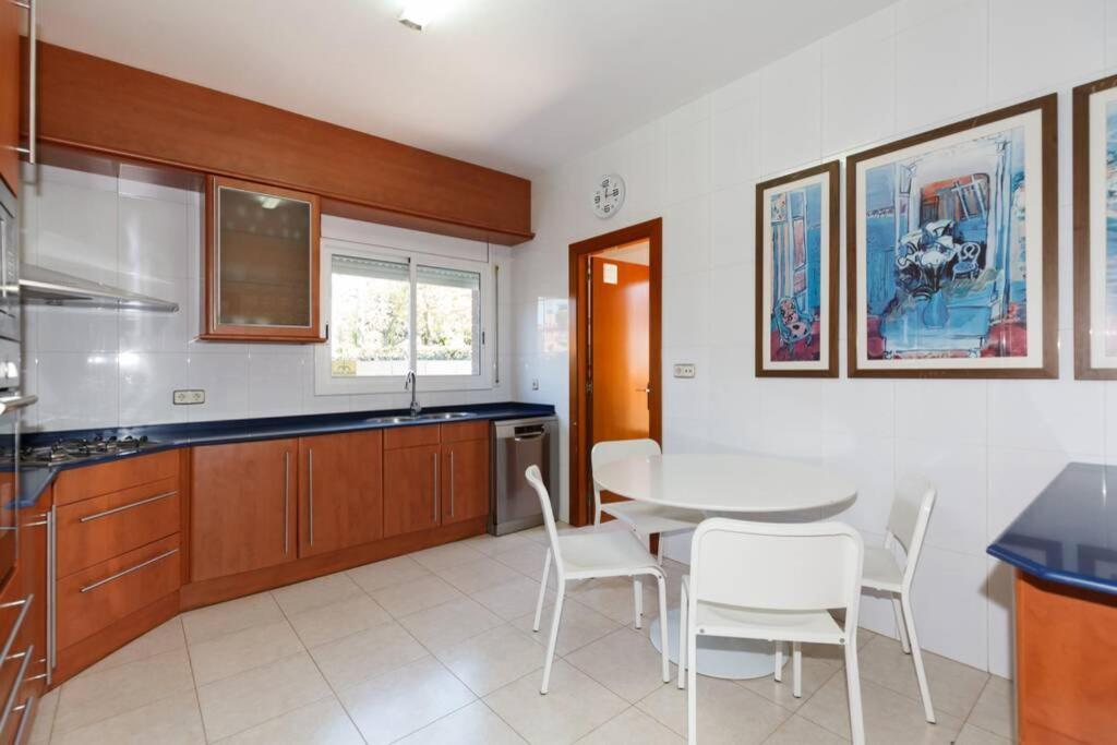 Villa Wine Experience Cambrils - Wine, Art & Games Bagian luar foto