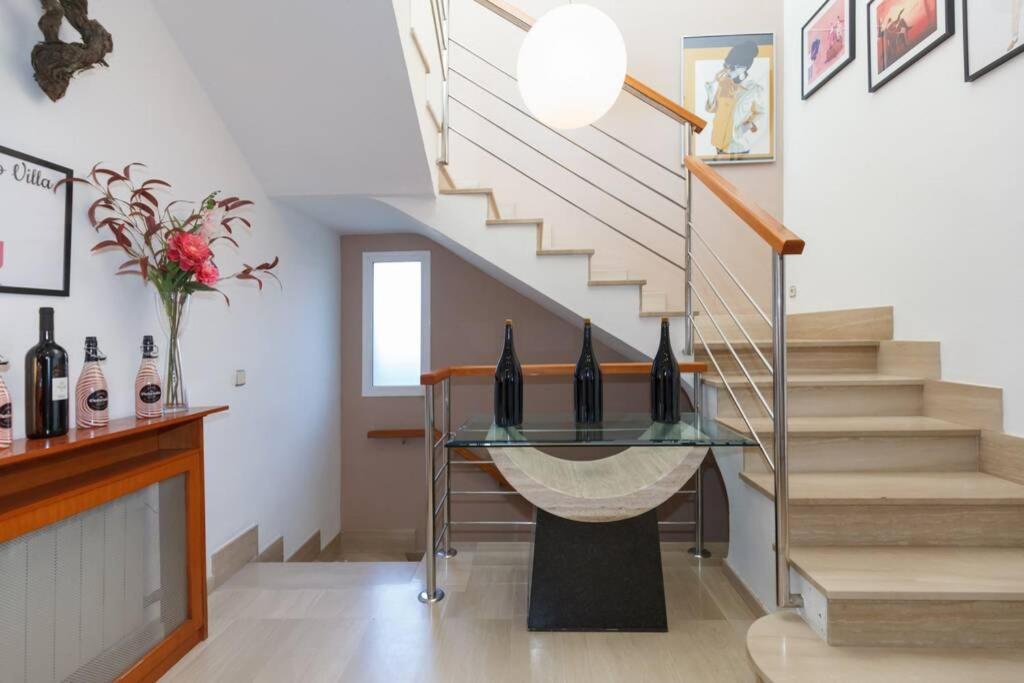 Villa Wine Experience Cambrils - Wine, Art & Games Bagian luar foto