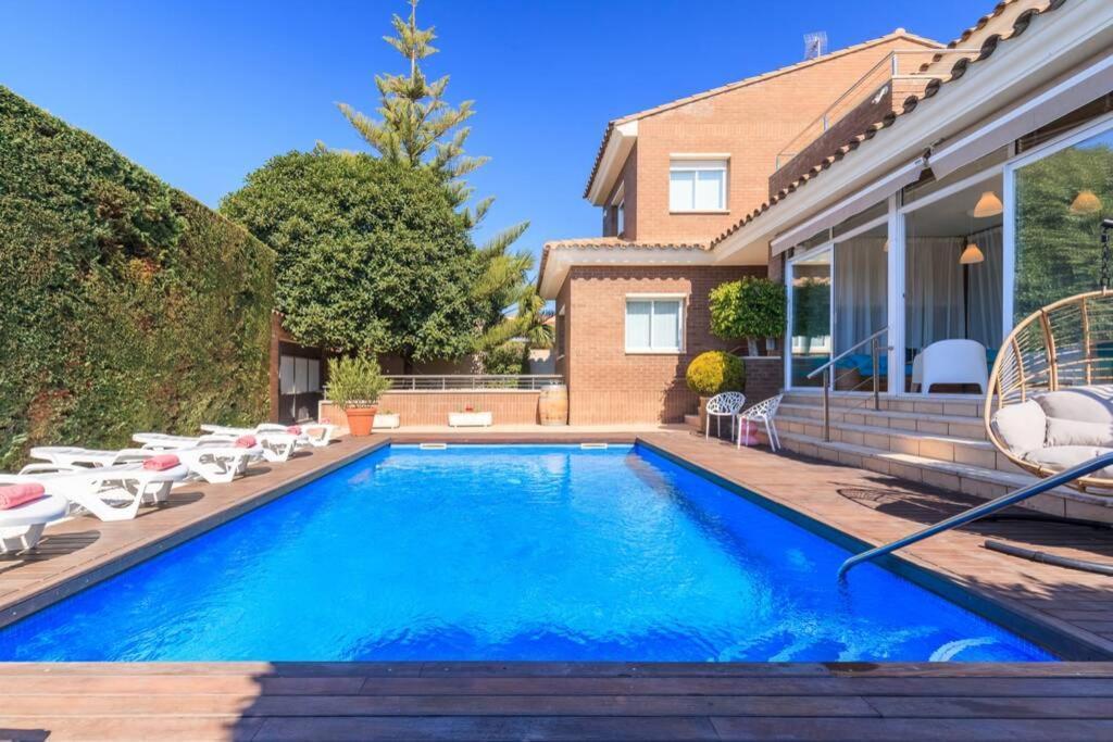Villa Wine Experience Cambrils - Wine, Art & Games Bagian luar foto
