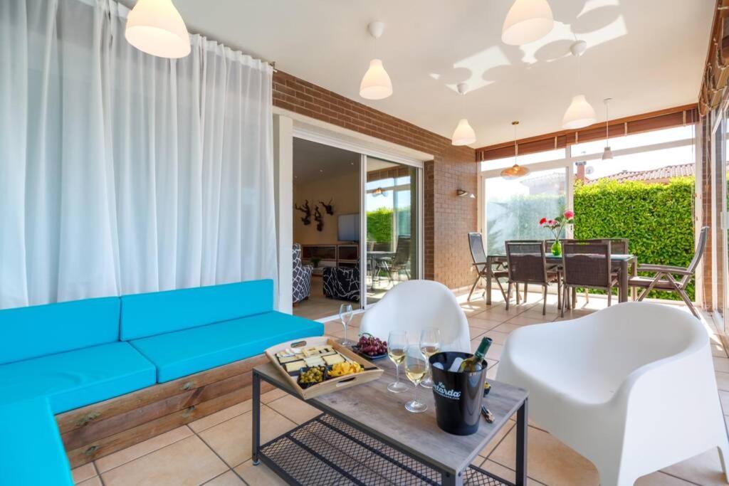 Villa Wine Experience Cambrils - Wine, Art & Games Bagian luar foto