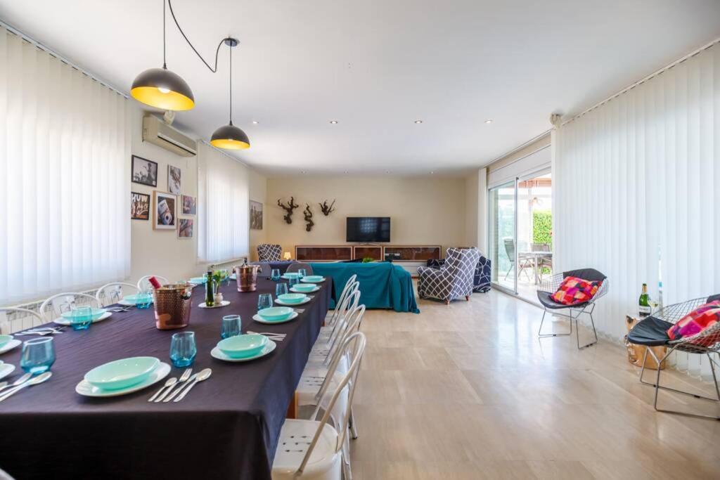 Villa Wine Experience Cambrils - Wine, Art & Games Bagian luar foto