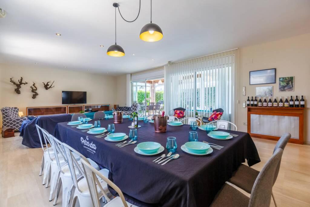 Villa Wine Experience Cambrils - Wine, Art & Games Bagian luar foto